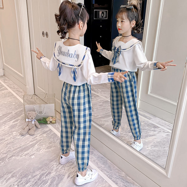 Μοντέρνο σετ για κορίτσια σε δύο μέρη - μπλούζα και καρό παντελόνι ή μπλούζα και καρό φούστα