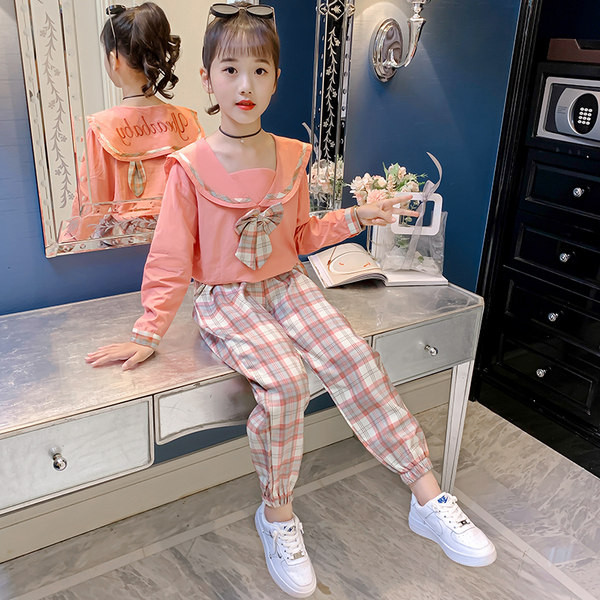 Μοντέρνο σετ για κορίτσια σε δύο μέρη - μπλούζα και καρό παντελόνι ή μπλούζα και καρό φούστα