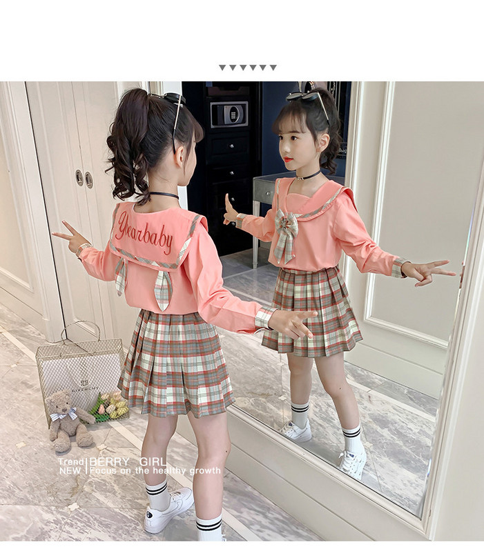 Μοντέρνο σετ για κορίτσια σε δύο μέρη - μπλούζα και καρό παντελόνι ή μπλούζα και καρό φούστα