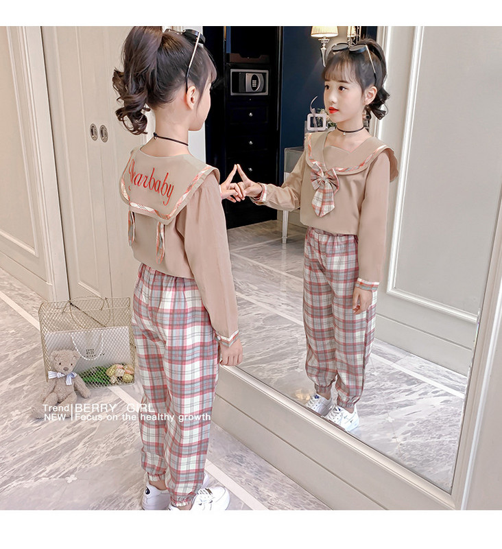 Μοντέρνο σετ για κορίτσια σε δύο μέρη - μπλούζα και καρό παντελόνι ή μπλούζα και καρό φούστα