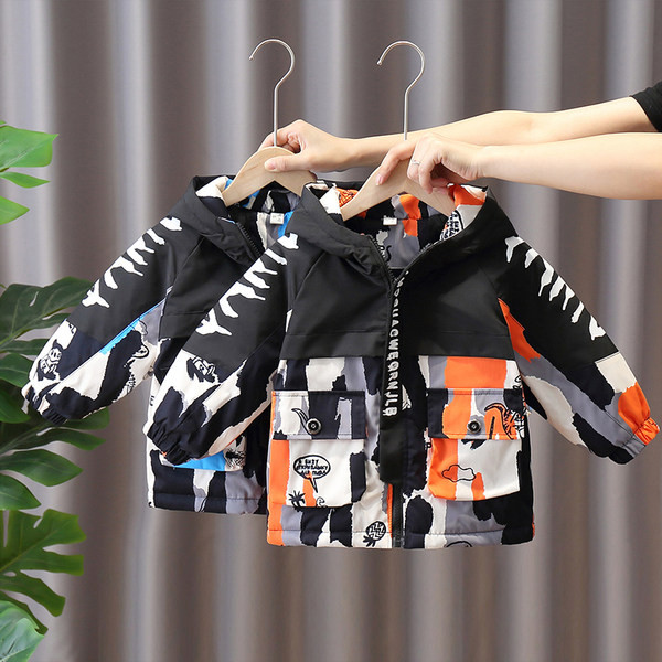 Παιδικό χειμωνιάτικο καπιτονέ μπουφάν με πολύχρωμο σχέδιο