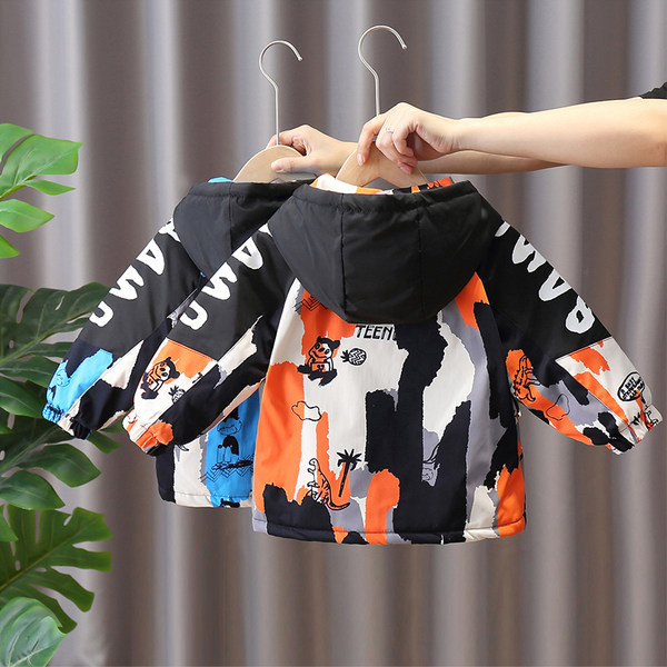 Παιδικό χειμωνιάτικο καπιτονέ μπουφάν με πολύχρωμο σχέδιο