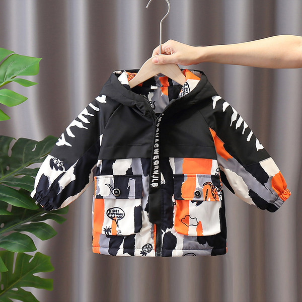Παιδικό χειμωνιάτικο καπιτονέ μπουφάν με πολύχρωμο σχέδιο