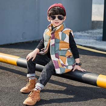 Παιδικό γιλέκο φθινοπώρου-χειμώνα με τσέπες και πολύχρωμο σχέδιο