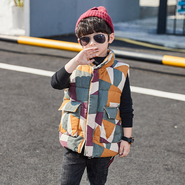Παιδικό γιλέκο φθινοπώρου-χειμώνα με τσέπες και πολύχρωμο σχέδιο