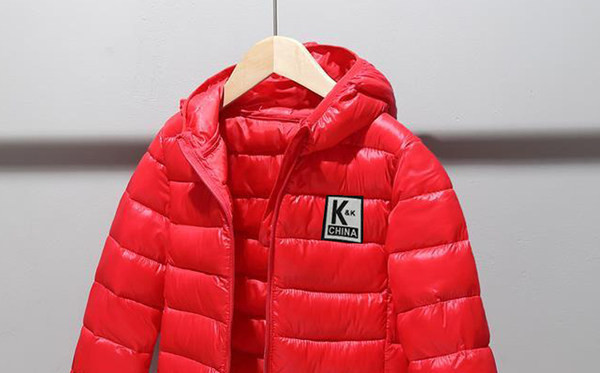 Casual μπουφάν για αγόρια με κουκούλα και επιγραφή