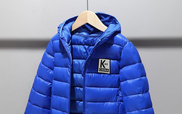 Casual μπουφάν για αγόρια με κουκούλα και επιγραφή