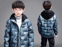 Μοντέρνο παιδικό μπουφάν για αγόρια με επιγραφή και κουκούλα