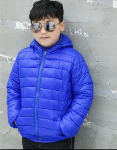 Παιδικό μπουφάν με κουκούλα και φερμουάρ σε τέσσερα χρώματα κατάλληλο για αγόρια