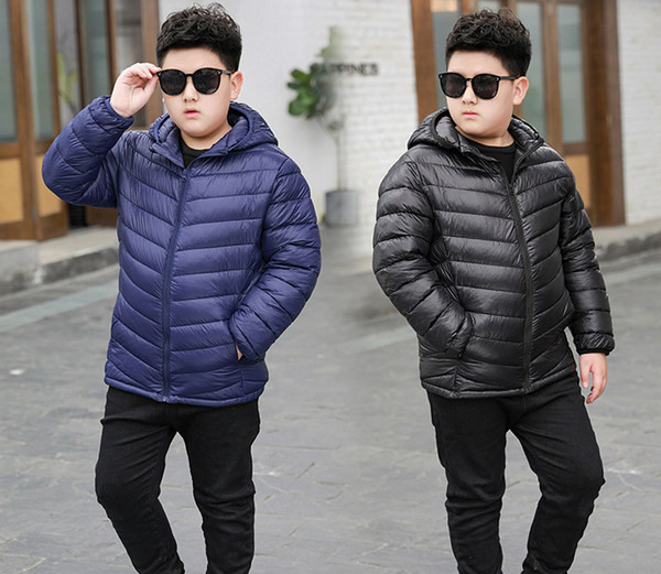 Παιδικό μπουφάν για αγόρια με κουκούλα και φερμουάρ