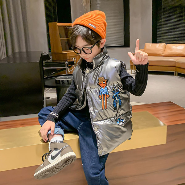 Καθημερινό παιδικό γιλέκο με κέντημα - για αγόρια