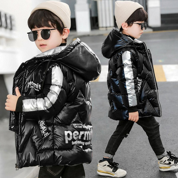 Dječji prsluk s kapuljačom i natpisima