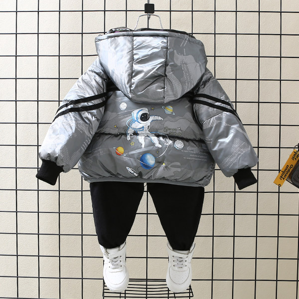 Moderna dječja jakna s aplikacijom i kapuljačom - za dječake