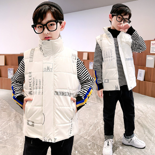 Παιδικό χειμωνιάτικο γιλέκο με ψηλό γιακά σε λευκό και μαύρο χρώμα