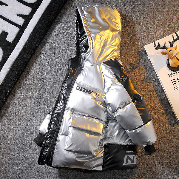 Dabartinė vaikiška striukė su užrašais - berniukams