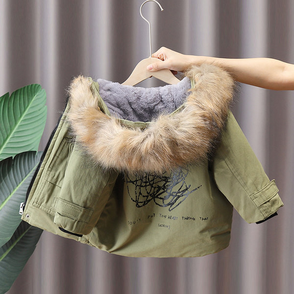 Παιδικό μπουφάν με πούπουλο και τσέπες σε πράσινο και μαύρο χρώμα