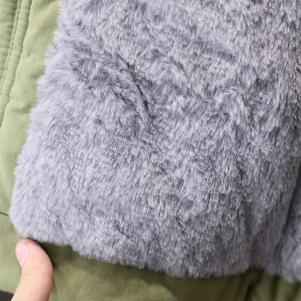 Παιδικό μπουφάν με πούπουλο και τσέπες σε πράσινο και μαύρο χρώμα