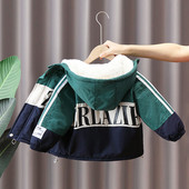 Χειμερινό μπουφάν με επένδυση για αγόρια με κουκούλα και επιγραφή