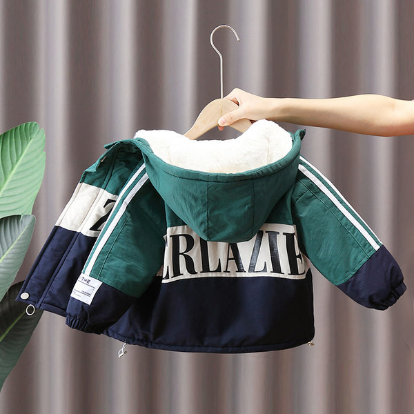 Χειμερινό μπουφάν με επένδυση για αγόρια με κουκούλα και επιγραφή