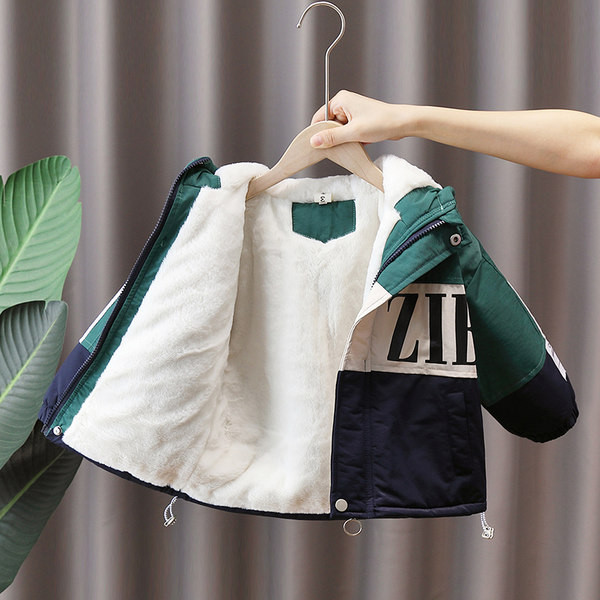 Χειμερινό μπουφάν με επένδυση για αγόρια με κουκούλα και επιγραφή