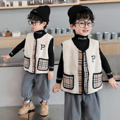 Παιδικό γιλέκο με τσέπες σε μπεζ και καφέ