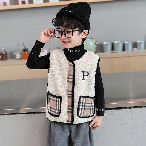 Παιδικό γιλέκο με τσέπες σε μπεζ και καφέ