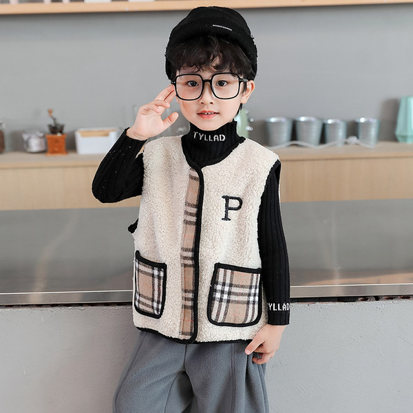 Παιδικό γιλέκο με τσέπες σε μπεζ και καφέ