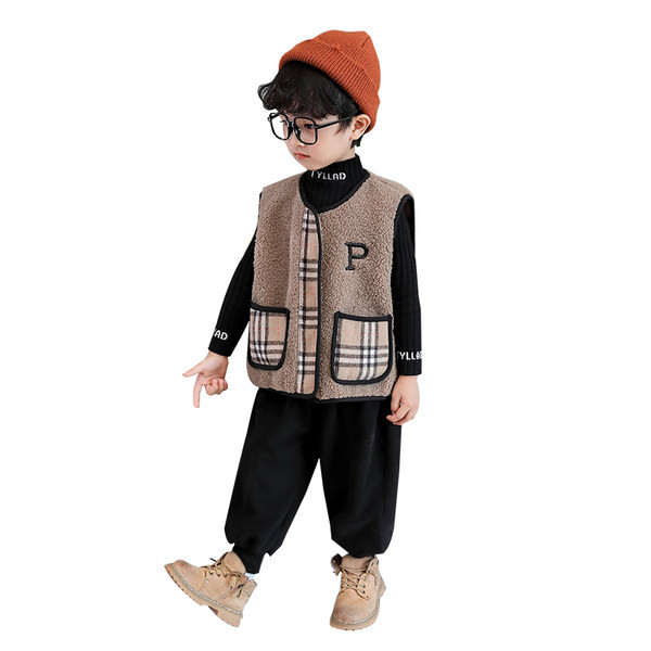 Παιδικό γιλέκο με τσέπες σε μπεζ και καφέ