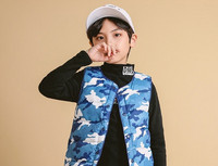 Kasdieninė vaikiška liemenė berniukams su kamufliažiniu raštu