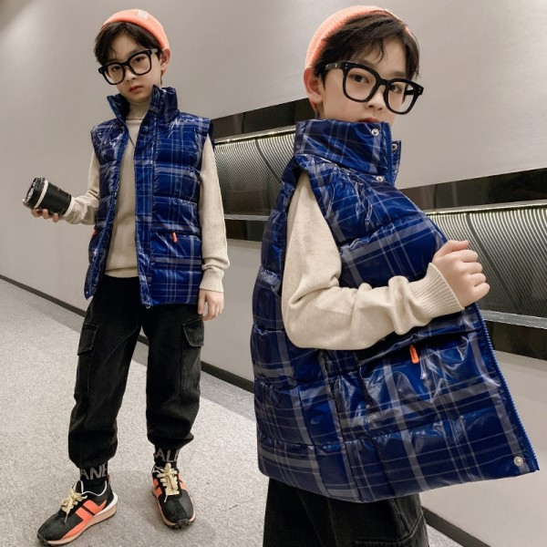 Детски кариран елек с висока яка и копчета