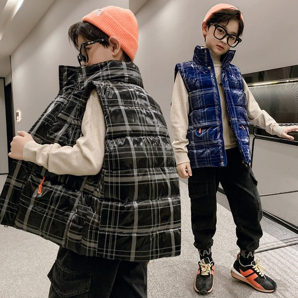 Детски кариран елек с висока яка и копчета