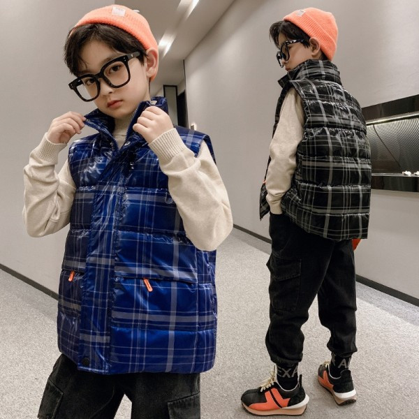 Детски кариран елек с висока яка и копчета