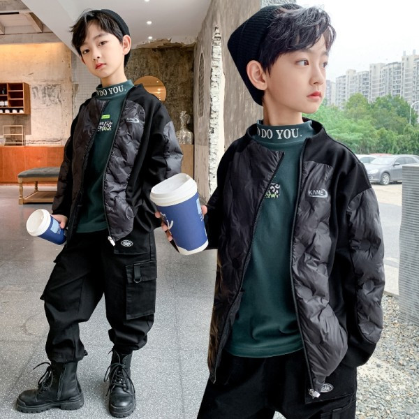 Нов модел детско яке за момчета с надпис в черен цвят