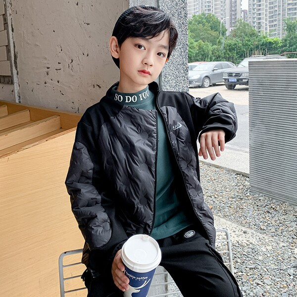 Нов модел детско яке за момчета с надпис в черен цвят