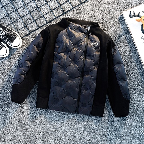 Нов модел детско яке за момчета с надпис в черен цвят