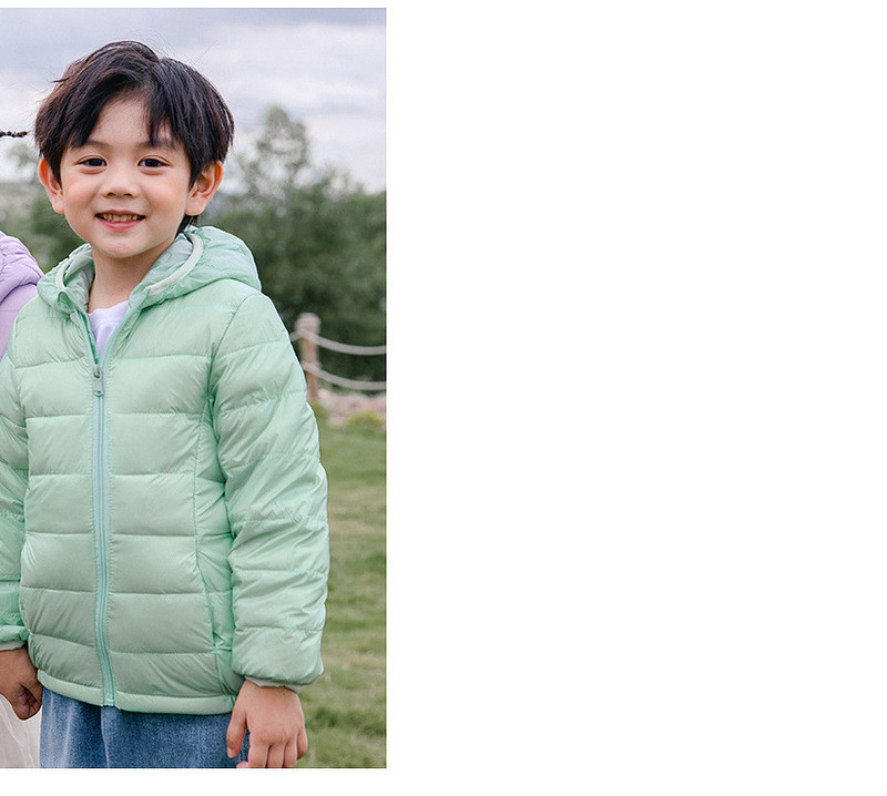 Модерно детско олекотено яке с качулка подходящо за момчета или момичета