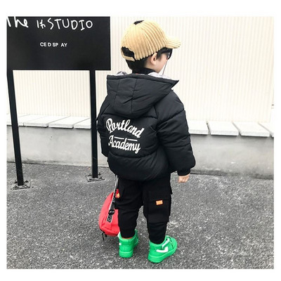 Детско есенно-зимно яке за момчета  с качулка и надпис на гърба