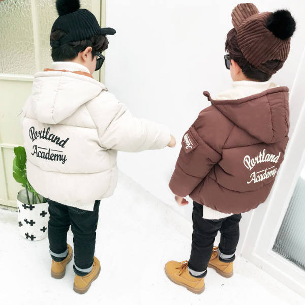 Детско есенно-зимно яке за момчета  с качулка и надпис на гърба