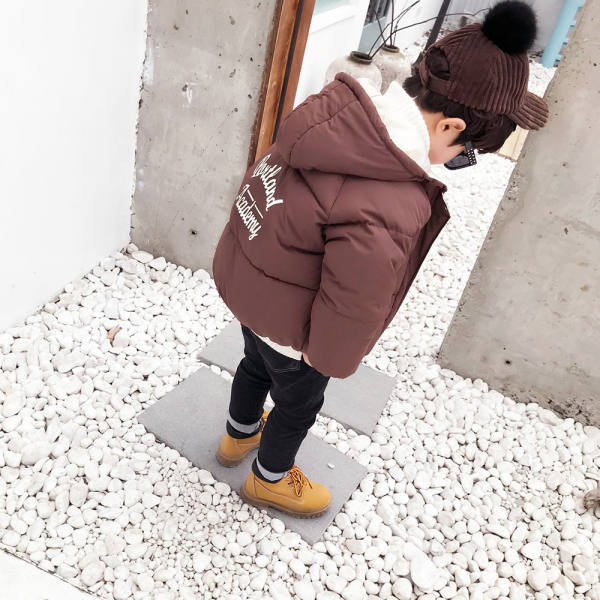 Детско есенно-зимно яке за момчета  с качулка и надпис на гърба