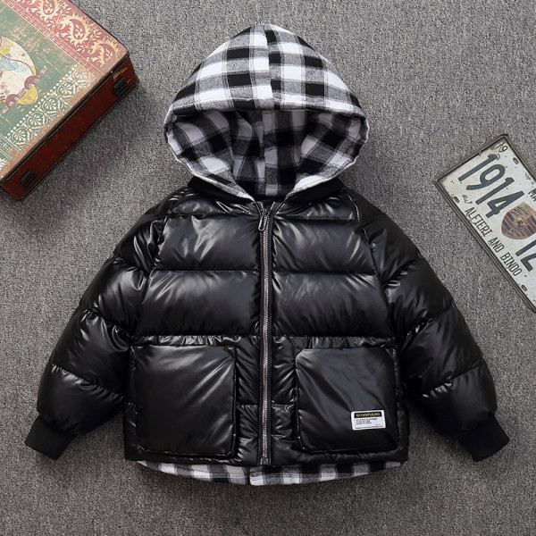 Модерно детско яке за момчета с качулка и емблема 