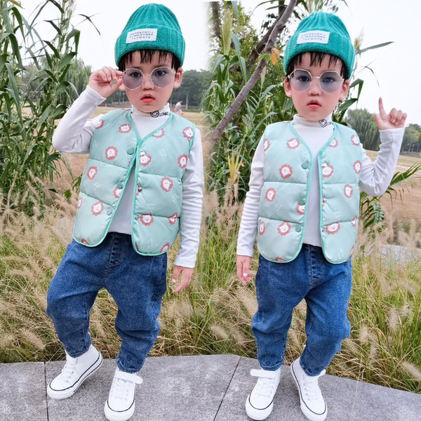 Детски елек с копчета за момчета и апликация