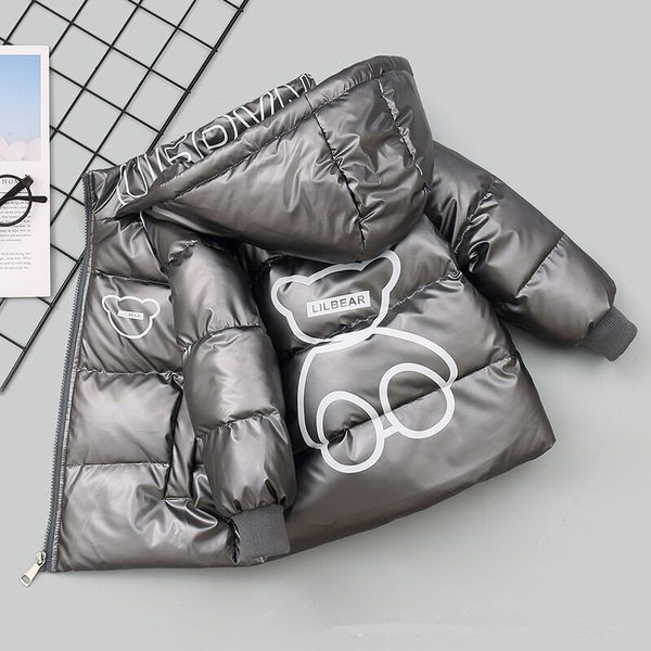 Детско зимно яке с лъскав ефект и принт на гърба