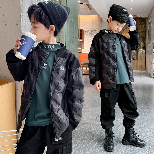 Ежедневно детско яке за момчета с надпис, цип и джобове