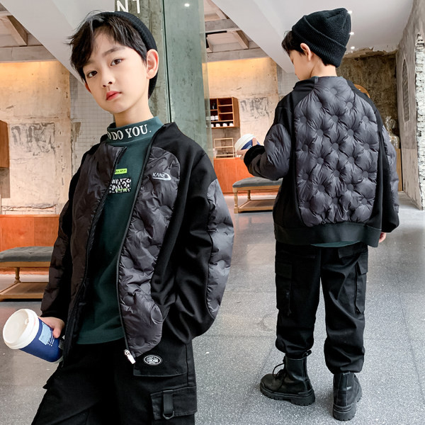 Ежедневно детско яке за момчета с надпис, цип и джобове