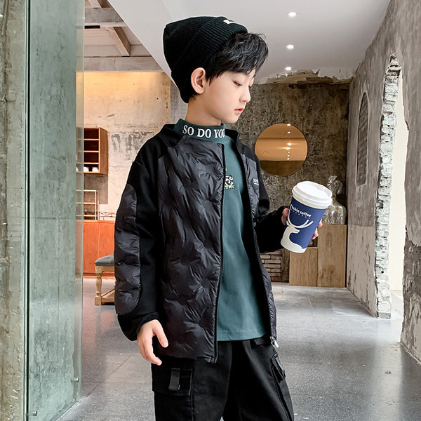 Ежедневно детско яке за момчета с надпис, цип и джобове