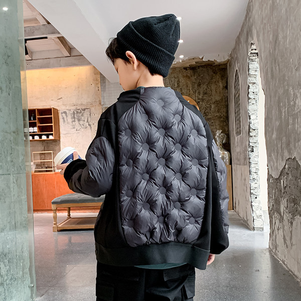 Ежедневно детско яке за момчета с надпис, цип и джобове