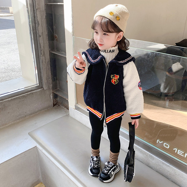 Детско пухено яке с бродерия и класическа яка