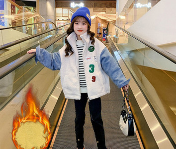 Свободен модел детско зимно яке с топла подплата и емблема