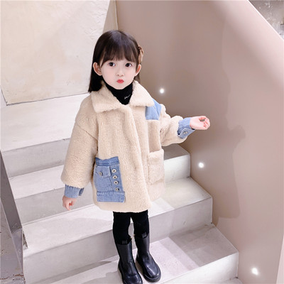 Детско пухено яке в бежов цвят и джобове