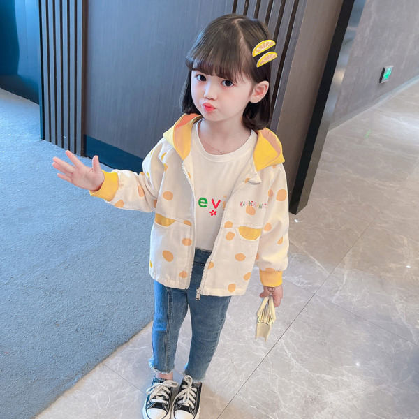 Актуално детско яке за момичета с качулка и апликация